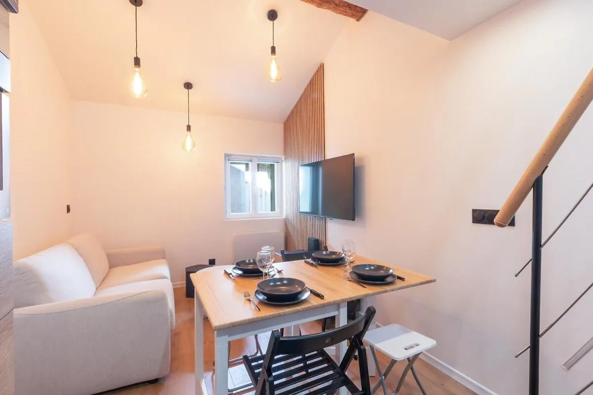 Cabana & Le Cosy Curial Chambery 0*,  France